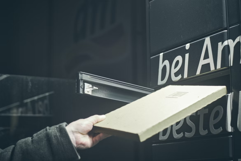 smart lockers ecommerce delivery challenges